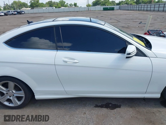 2015 Mercedes-Benz C 250 с VIN WDDGJ4HB2FG406506, выставлен на аукционе IAAI как лот 42429753 с пробегом 125 609 миль миль и . История ставок и продаж доступна на DreamBid. Изображение 13.