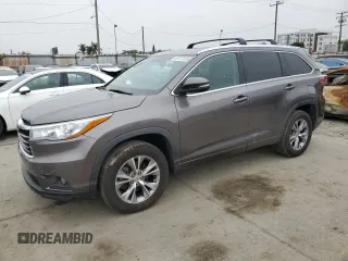 2015 Toyota Highlander XLE z VIN 5TDKKRFH8FS050848, wystawiony jako Copart lot #60127635 z przebiegiem 101 053 mil mil oraz Szkoda całkowita • Salvage title. Historia ofert i sprzedaży dostępna na DreamBid. Obrazek 1.