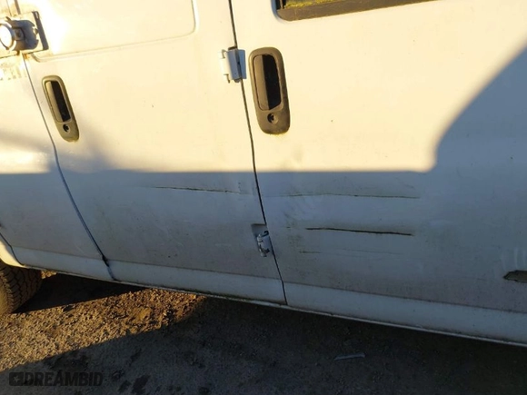 2006 Chevrolet Express Cargo Van with VIN 1GCGG25V061137999, listed as a IAAI auction lot 41451436 with 147,540 mi miles. Bid and sale history available at carsss.com. Image 12.