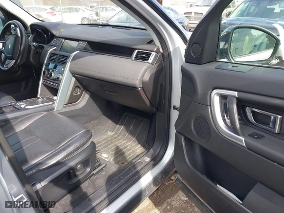 2018 Land Rover Discovery Sport HSE with VIN SALCR2RX6JH760704, listed as a IAAI auction lot 41587488 with 61,810 mi miles. Bid and sale history available at carsss.com. Image 5.