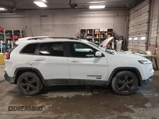 2017 Jeep Cherokee Latitude z VIN 1C4PJMCB5HW509073, wystawiony jako IAAI lot #41563435 z przebiegiem 108 737 mil mil oraz . Historia ofert i sprzedaży dostępna na DreamBid. Obrazek 13.