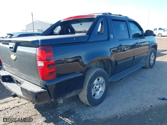 2013 Chevrolet Avalanche LS with VIN 3GNMCEE01DG129937, listed as a IAAI auction lot 41329078 with 207,576 mi miles. Bid and sale history available at carsss.com. Image 4.