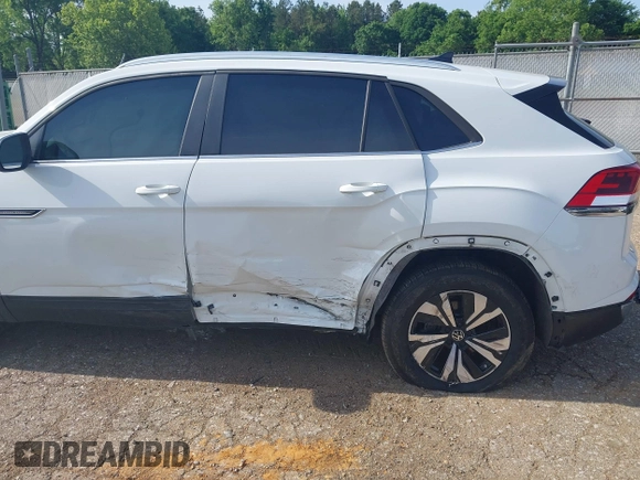 2024 Volkswagen Atlas SE with VIN 1V2DE2CA0RC259827, listed as a IAAI auction lot 42145264 with 10,302 mi miles and . Bid and sale history available at DreamBid. Image 6.