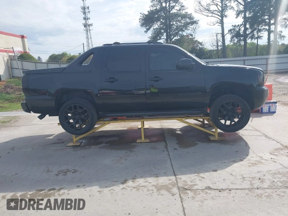 2011 Chevrolet Avalanche LT with VIN 3GNTKFE35BG256847, listed as a IAAI auction lot 41854804 with 206,571 mi miles. Bid and sale history available at carsss.com. Image 13.