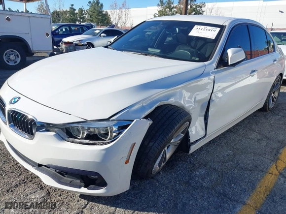 2018 BMW 3 Series 330i with VIN WBA8B9G58JNU96623, listed as a IAAI auction lot 41121819 with 1 mi miles. Bid and sale history available at carsss.com. Image 6.
