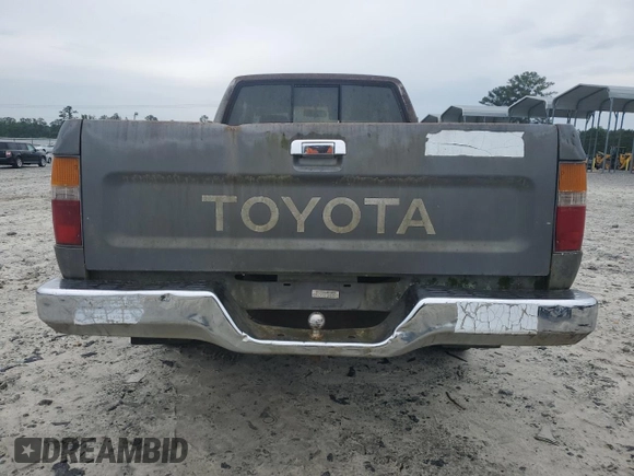 1989 Toyota Pickup DLX z VIN JT4RN93P5K0008068, wystawiony jako Copart lot #58843695 z przebiegiem 285 895 mil mil oraz Czysty tytuł • Clean title. Historia ofert i sprzedaży dostępna na DreamBid. Obrazek 6.
