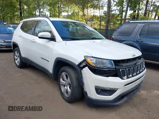 2020 Jeep Compass Latitude z VIN 3C4NJDBB9LT150382, wystawiony jako IAAI lot #40566479 z przebiegiem 64 336 mil mil oraz . Historia ofert i sprzedaży dostępna na DreamBid. Obrazek 1.