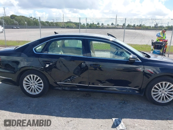 2016 Volkswagen Passat SE z VIN 1VWBS7A35GC047180, wystawiony jako IAAI lot #41650618 z przebiegiem 42 491 mil mil oraz . Historia ofert i sprzedaży dostępna na DreamBid. Obrazek 6.