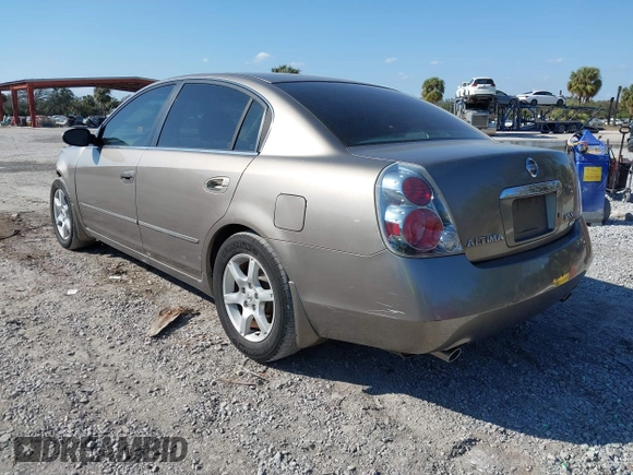 2005 Nissan Altima SE with VIN 1N4BL11E75C117733, listed as a IAAI auction lot 41516717 with 167,370 mi miles. Bid and sale history available at carsss.com. Image 3.