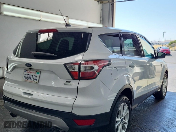 2017 Ford Escape SE z VIN 1FMCU0GD4HUB05330, wystawiony jako IAAI lot #42396863 z przebiegiem 66 420 mil mil oraz . Historia ofert i sprzedaży dostępna na DreamBid. Obrazek 47.