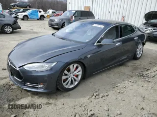 2015 Tesla Model S 85D with VIN 5YJSA1H4XFF096717, listed as a Copart auction lot 84732464 with Not Provided miles and Salvage Title. Bid and sale history available at carsss.com. Image 1.