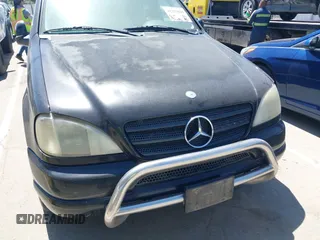 2000 Mercedes-Benz M 320/430/500 z VIN 4JGAB72E0YA203293, wystawiony jako IAAI lot #42257048 z przebiegiem 274 082 mil mil oraz . Historia ofert i sprzedaży dostępna na DreamBid. Obrazek 12.