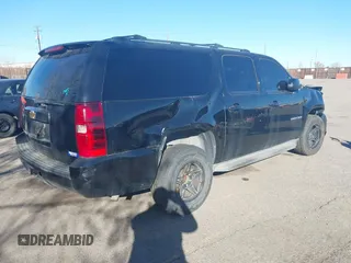 2013 Chevrolet Suburban LS with VIN 1GNSKHE76DR155667, listed as a IAAI auction lot 41053774 with 118,655 mi miles. Bid and sale history available at carsss.com. Image 4.