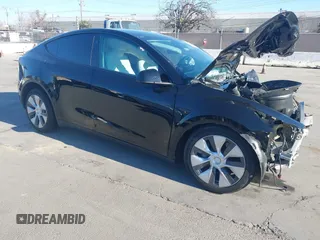 2024 Tesla Model Y Long Range with VIN 7SAYGAEE7RF014424, listed as a IAAI auction lot 41402098 with 6,052 mi miles and . Bid and sale history available at DreamBid. Image 1.