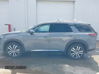 2023 Nissan Pathfinder Platinum с VIN 5N1DR3DK0PC207125, выставлен на аукционе IAAI как лот 41848785 с пробегом 22 068 миль миль и . История ставок и продаж доступна на DreamBid. Изображение 15.
