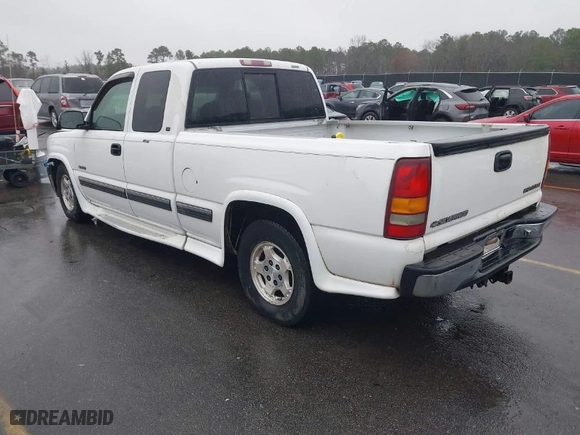 2000 Chevrolet Silverado 1500 LS with VIN 2GCEC19V5Y1274280, listed as a IAAI auction lot 41556445 with 215,935 mi miles. Bid and sale history available at carsss.com. Image 3.