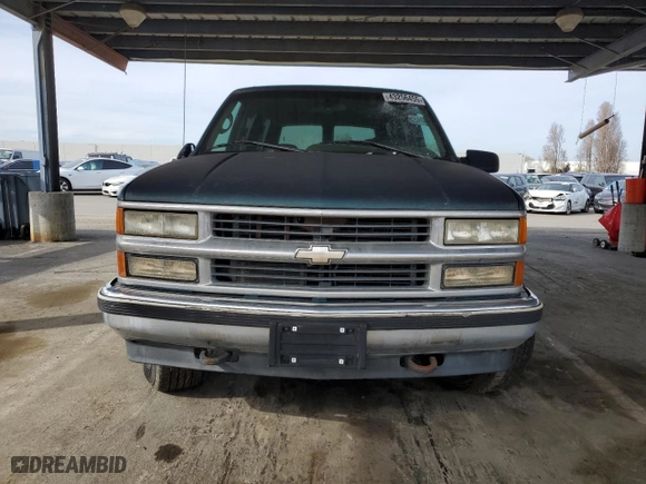 1996 Chevrolet Tahoe with VIN 1GNEK13RXTJ393141, listed as a Copart auction lot 43256455 with 270,108 mi miles and Clean Title. Bid and sale history available at carsss.com. Image 5.