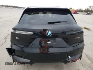 2022 BMW iX xDrive50 z VIN WB523CF0XNCJ77116, wystawiony jako Copart lot #42071493 z przebiegiem 4478 mil mil oraz . Historia ofert i sprzedaży dostępna na DreamBid. Obrazek 6.