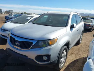 2011 Kia Sorento LX with VIN 5XYKT4A16BG132997, listed as a IAAI auction lot 41506685 with 311,129 mi miles. Bid and sale history available at carsss.com. Image 2.