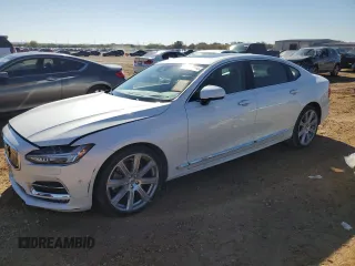 2020 Volvo S90 Inscription with VIN LVYA22MLXLP174001, listed as a Copart auction lot 84038564 with 33,215 mi miles and Clean Title. Bid and sale history available at carsss.com. Image 1.