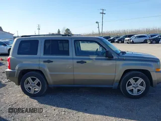 2008 Jeep Patriot Sport with VIN 1J8FF28W68D597262, listed as a IAAI auction lot 41835386 with 120,266 mi miles. Bid and sale history available at carsss.com. Image 13.