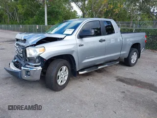 2017 Toyota Tundra SR5 z VIN 5TFRW5F10HX221961, wystawiony jako IAAI lot #42178312 z przebiegiem 54 904 mil mil oraz . Historia ofert i sprzedaży dostępna na DreamBid. Obrazek 2.