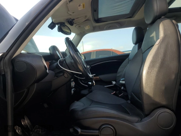 2008 MINI Hardtop S with VIN WMWMF73548TT93539, listed as a Copart auction lot 58028045 with 89,401 mi miles and Clean title. Bid and sale history available at DreamBid. Image 7.