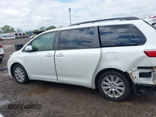 2015 Toyota Sienna XLE with VIN 5TDYK3DC3FS529256, listed as a IAAI auction lot 42172570 with 163,725 mi miles and . Bid and sale history available at carsss.com. Image 13.