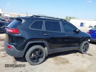 2017 Jeep Cherokee Sport z VIN 1C4PJLAB7HW617014, wystawiony jako IAAI lot #42024427 z przebiegiem 196 968 mil mil oraz . Historia ofert i sprzedaży dostępna na DreamBid. Obrazek 14.
