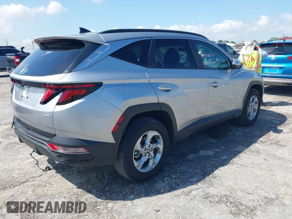 2024 Hyundai Tucson SEL with VIN 5NMJBCDE7RH387021, listed as a IAAI auction lot 41930770 with 33,119 mi miles and . Bid and sale history available at carsss.com. Image 4.