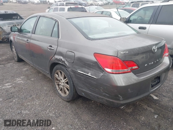 2007 Toyota Avalon XL with VIN 4T1BK36B47U171569, listed as a IAAI auction lot 41800454 with 237,627 mi miles. Bid and sale history available at carsss.com. Image 3.
