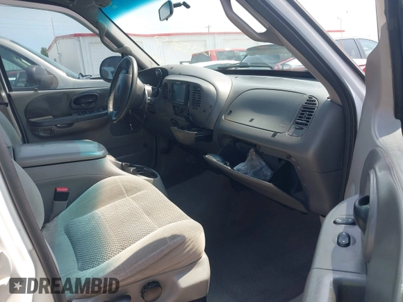 2001 Ford F-150 XLT z VIN 1FTRW07W81KB17508, wystawiony jako IAAI lot #42384253 z przebiegiem 278 756 mil mil oraz . Historia ofert i sprzedaży dostępna na DreamBid. Obrazek 5.