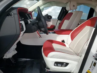2022 Rolls-Royce Cullinan z VIN SLATV4C09NU210833, wystawiony jako Copart lot #86283314 z przebiegiem 6 301 mil mil oraz Nie do naprawy • Non repairable. Historia ofert i sprzedaży dostępna na DreamBid. Obrazek 7.