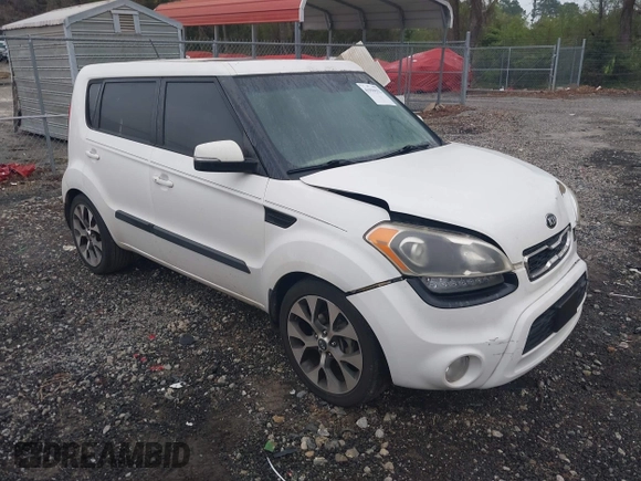 2013 Kia Soul ! with VIN KNDJT2A64D7570378, listed as a IAAI auction lot 41955532 with 214,564 mi miles. Bid and sale history available at carsss.com. Image 1.