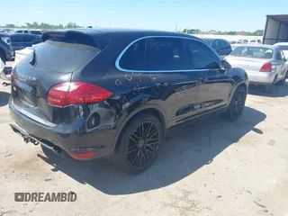 2014 Porsche Cayenne Turbo S E-Hybrid z VIN WP1AA2A24ELA07504, wystawiony jako IAAI lot #41967592 z przebiegiem 114 308 mil mil oraz . Historia ofert i sprzedaży dostępna na DreamBid. Obrazek 4.