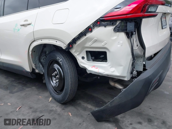 2024 Toyota Highlander XLE with VIN 5TDAAAA59RS007427, listed as a IAAI auction lot 42272224 with 14,260 mi miles and . Bid and sale history available at DreamBid. Image 6.