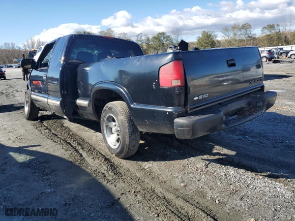 2001 Chevrolet S-10 with VIN 1GCCS195618163086, listed as a Copart auction lot 81085764 with 0 mi miles and Salvage Title. Bid and sale history available at carsss.com. Image 2.