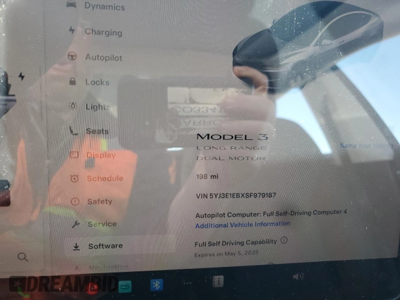 2025 Tesla Model 3 Long Range z VIN 5YJ3E1EBXSF979187, wystawiony jako Copart lot #53171955 z przebiegiem 198 mil mil oraz Szkoda całkowita • Salvage title. Historia ofert i sprzedaży dostępna na DreamBid. Obrazek 9.