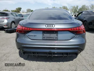 2023 Audi e-tron GT Premium Plus z VIN WAUCJBFWXP7008476, wystawiony jako Copart lot #51587884 z przebiegiem 2421 mil mil oraz . Historia ofert i sprzedaży dostępna na DreamBid. Obrazek 6.