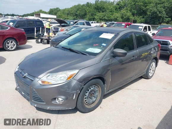 2012 Ford Focus SE z VIN 1FAHP3F24CL294391, wystawiony jako IAAI lot #42545359 z przebiegiem 190 904 mil mil oraz . Historia ofert i sprzedaży dostępna na DreamBid. Obrazek 2.