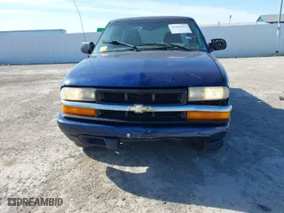 2001 Chevrolet S-10 LS with VIN 1GCCS19WX18121318, listed as a IAAI auction lot 41389954 with 248,757 mi miles. Bid and sale history available at carsss.com. Image 6.