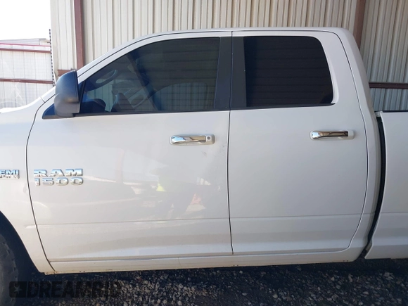 2017 Ram 1500 SLT z VIN 1C6RR7GT6HS537534, wystawiony jako IAAI lot #40744482 z przebiegiem 148 661 mil mil oraz . Historia ofert i sprzedaży dostępna na DreamBid. Obrazek 14.