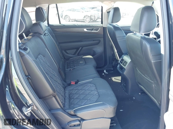 2024 Volkswagen Atlas SEL Premium R-Line z VIN 1V2FR2CA1RC538085, wystawiony jako IAAI lot #41910774 z przebiegiem 15 382 mil mil oraz . Historia ofert i sprzedaży dostępna na DreamBid. Obrazek 8.