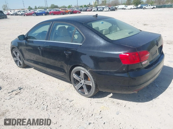 2014 Volkswagen Jetta SE z VIN 3VWD17AJ6EM285061, wystawiony jako IAAI lot #42123807 z przebiegiem 98 000 mil mil oraz . Historia ofert i sprzedaży dostępna na DreamBid. Obrazek 3.