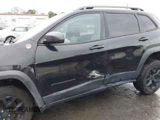 2016 Jeep Cherokee Trailhawk with VIN 1C4PJMBS5GW304062, listed as a IAAI auction lot 41756813 with 112,671 mi miles. Bid and sale history available at carsss.com. Image 18.