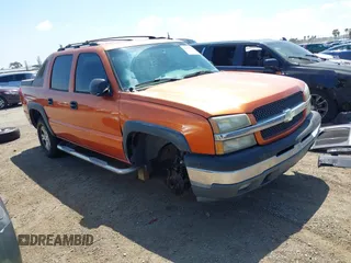 2005 Chevrolet Avalanche LS with VIN 3GNEC12Z75G278466, listed as a IAAI auction lot 42146970 with 199,502 mi miles. Bid and sale history available at carsss.com. Image 1.