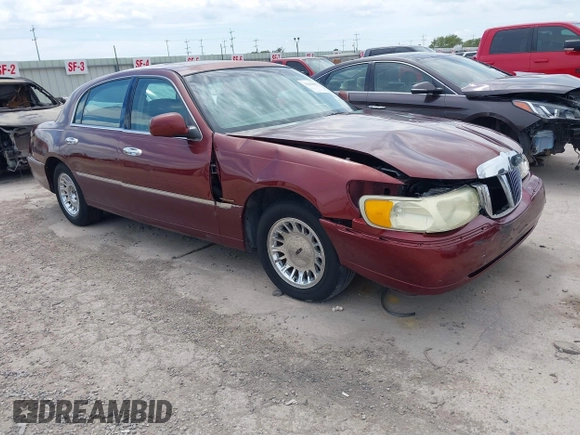 2002 Lincoln Town Car Cartier z VIN 1LNHM83W52Y626407, wystawiony jako IAAI lot #37616886 z przebiegiem 100 272 mil mil oraz . Historia ofert i sprzedaży dostępna na DreamBid. Obrazek 1.