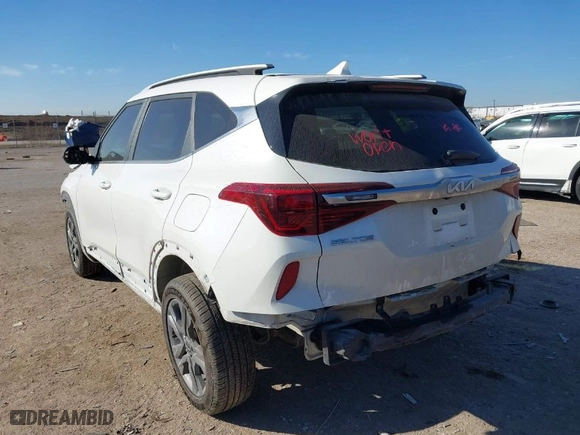 2022 Kia Seltos S with VIN KNDEU2AA9N7313463, listed as a IAAI auction lot 41652590 with 68,010 mi miles. Bid and sale history available at carsss.com. Image 3.