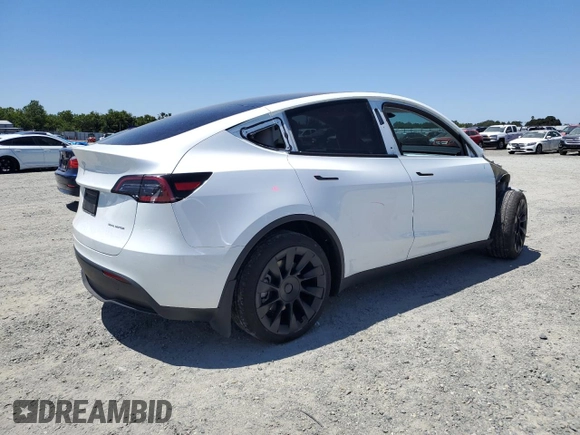 2024 Tesla Model Y Long Range with VIN 7SAYGDEE4RF054753, listed as a Copart auction lot 57989375 with 21,394 mi miles and Salvage title. Bid and sale history available at DreamBid. Image 3.