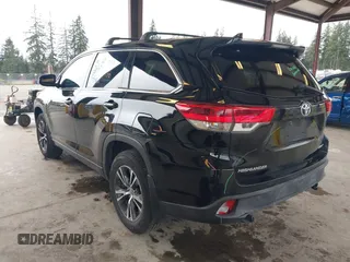 2018 Toyota Highlander LE with VIN 5TDBZRFHXJS805406, listed as a IAAI auction lot 41783455 with 146,388 mi miles and . Bid and sale history available at DreamBid. Image 3.